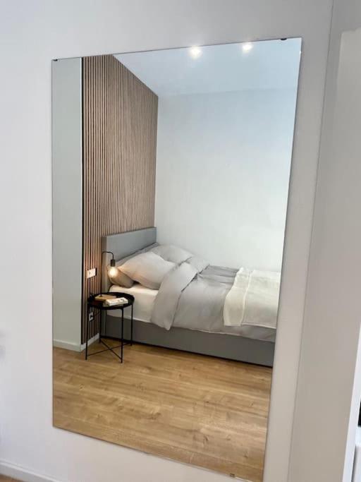 Modernes Apartment Im Zentrum Von Карлсруе Екстериор снимка