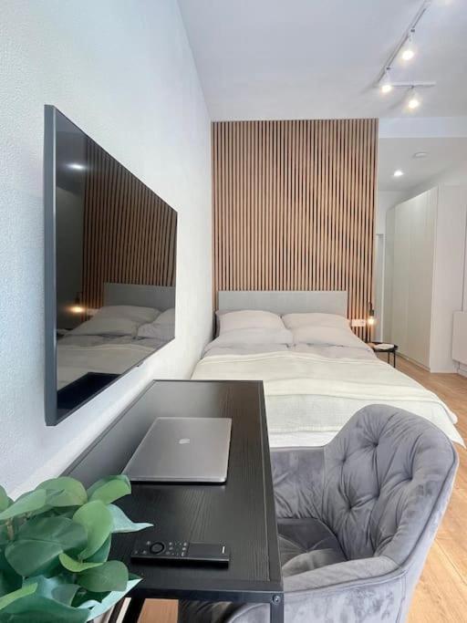 Modernes Apartment Im Zentrum Von Карлсруе Екстериор снимка