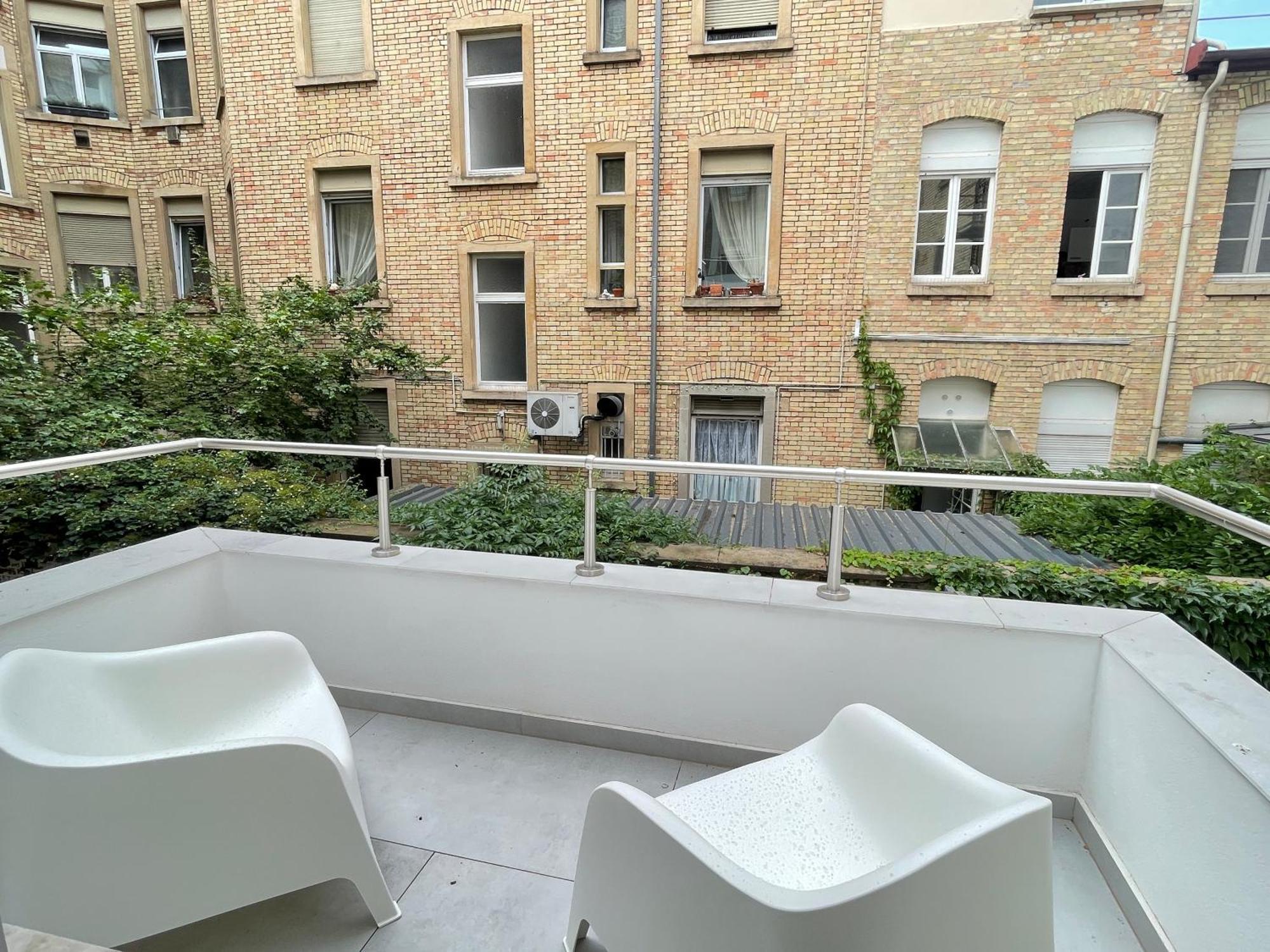 Modernes Apartment Im Zentrum Von Карлсруе Екстериор снимка